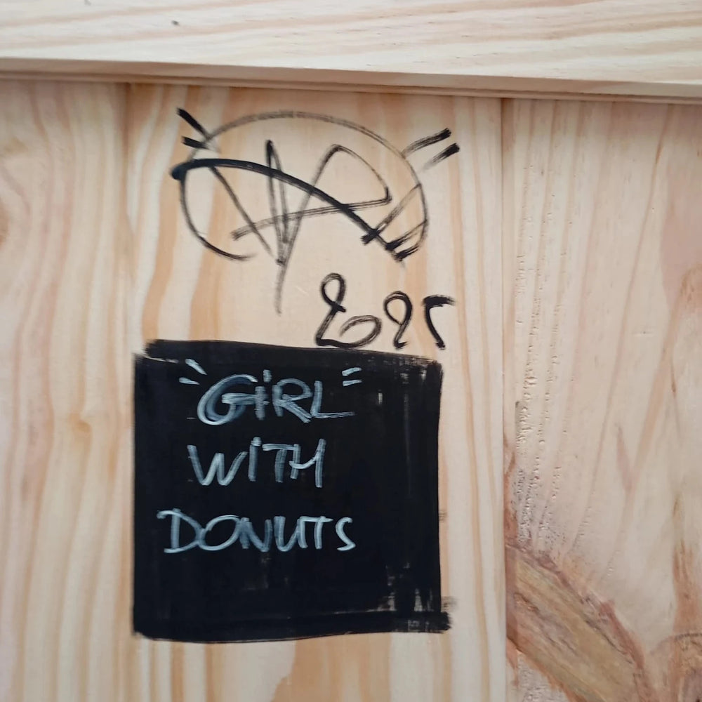 
                  
                    Girl with donuts Daru
                  
                